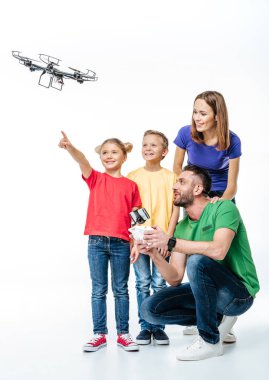 Uçan hexacopter dron kullanarak çocuklar