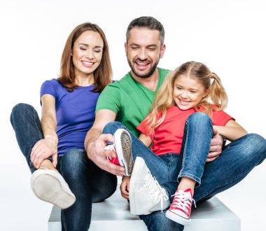 mutlu bir aile eğleniyor 