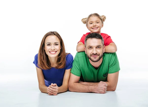 Genitori sorridenti con la piccola figlia carina — Foto Stock