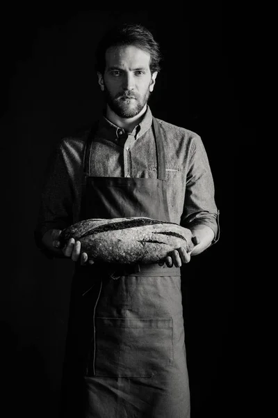 Bäcker mit Brot — Stockfoto