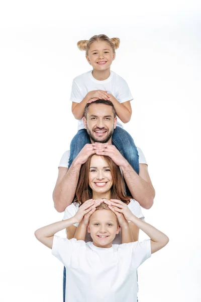 Familia feliz divirtiéndose - foto de stock