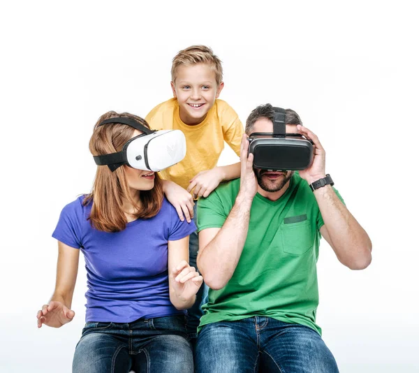 Parents using virtual reality headsets — Stock Photo