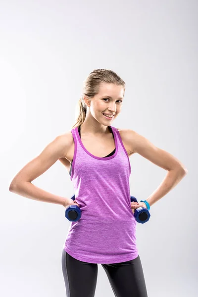 Mujer haciendo ejercicio con pesas - foto de stock