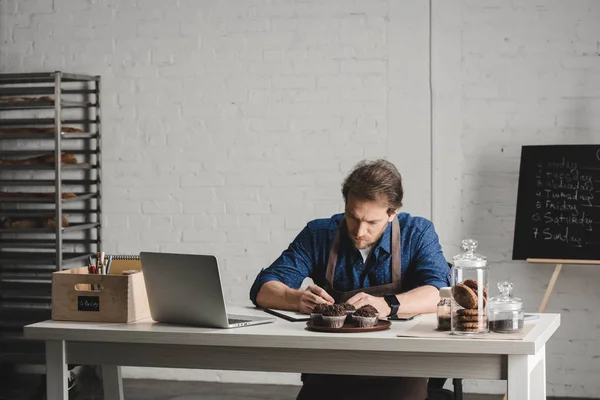 Baker making notes — Stock Photo