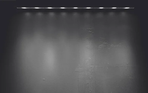 Scheinwerfer auf Grunge-Betonwand als Hintergrund. schwarz lizenzfreie Stockfotos