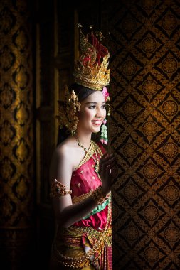 Noppamas Kraliçe yarışmaya Loy kratong 