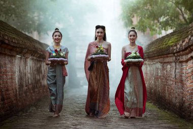 Noppamas Kraliçe yarışmaya Loy kratong 