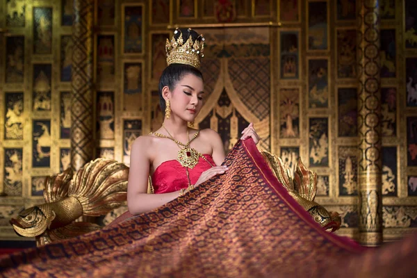 การประกวดสมเด็จพระราชินีนาถในลอยกระทง — ภาพถ่ายสต็อก