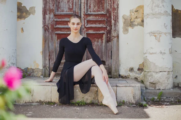 Portrett Dansende Ballerina Gaten – stockfoto