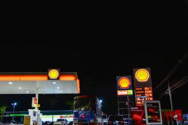 Bangkok, Tayland için 7 Temmuz 2017 Shell benzin istasyonu.