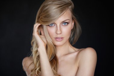 Güzel bir kadının portresi