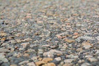 Eski yol, küçük taş ve asfalt küçük bir dep ile yakından