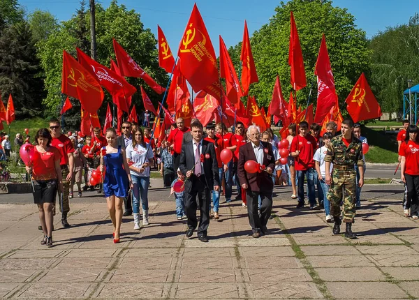イジュム、ウクライナ - 2012 年 5 月 1 日。日に共産主義者のデモ — ストック写真