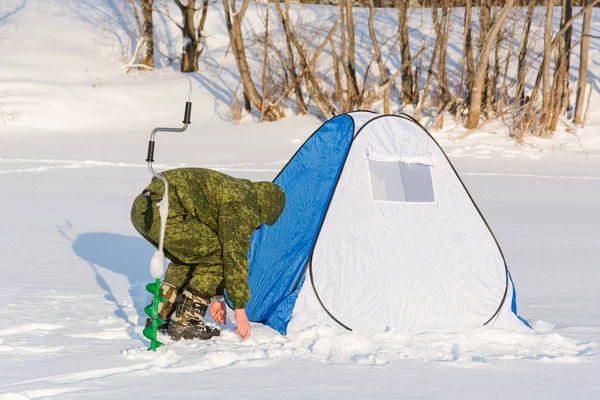 Fishing on the river in the winter — Stock Photo, Image