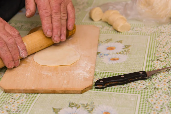 Pasta su un tavolo — Foto Stock