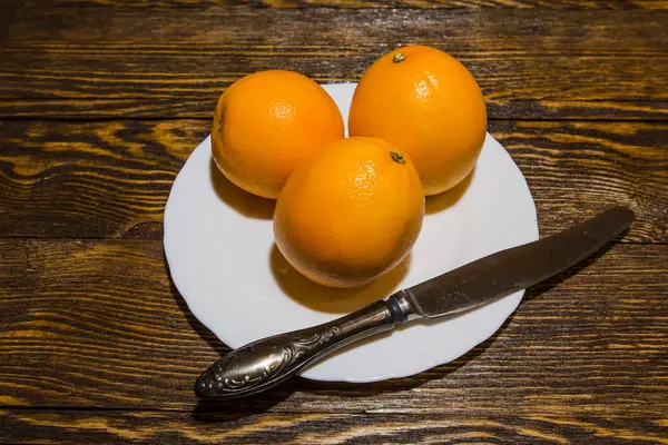 Leckere saftige Orangen — Stockfoto