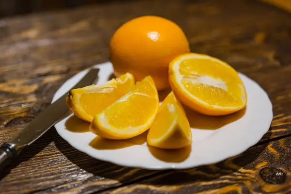 Leckere saftige Orangen — Stockfoto