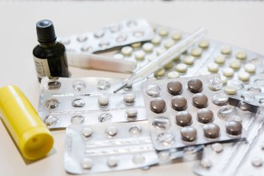 Beyaz arka planda haplar