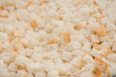 Ekmek kırıntılarının dokusu. Dilimlenmiş ekmek arka planda. Ekmek dokusu. Yakın plan krakerler..