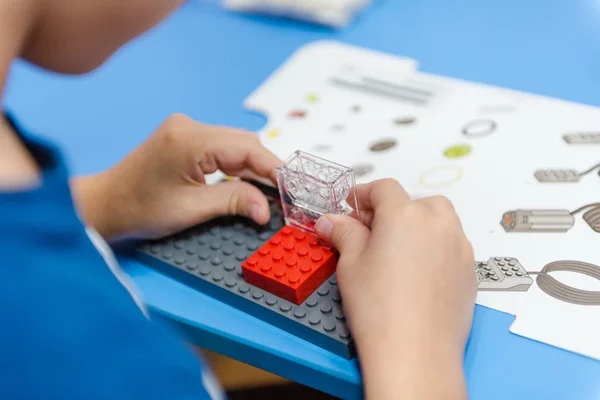Lego inşaatçılarını topla. Robot bilimi. Çocuk Teknoparkı. Gelişen faaliyetler. Quantorium.