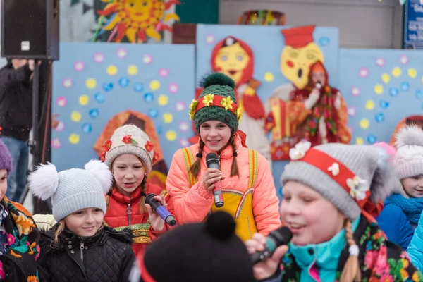 Zarinsk Russie Février 2020 Festival Folklorique Russe Maslenitsa Divertissement Spectateurs — Photo
