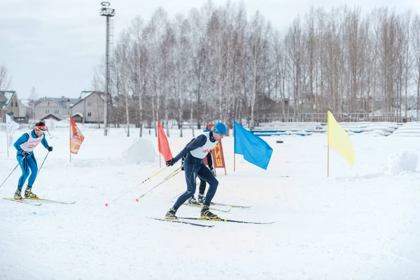 Zarinsk Rússia Março 2020 Pessoas Esquiando Esqui Massa Competições Inverno — Fotografia de Stock