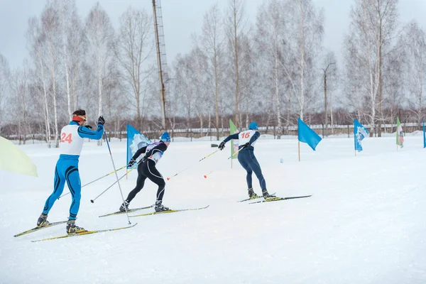 Zarinsk Rússia Março 2020 Pessoas Esquiando Esqui Massa Competições Inverno — Fotografia de Stock