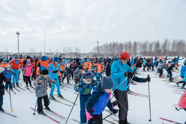 Zarinsk Russia Marzo 2020 Persone Che Sciano Sci Massa Sci — Foto Stock