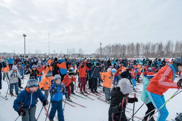 Zarinsk Russia Marzo 2020 Persone Che Sciano Sci Massa Sci — Foto Stock