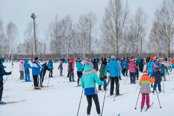 Zarinsk Russia Marzo 2020 Persone Che Sciano Sci Massa Sci — Foto Stock