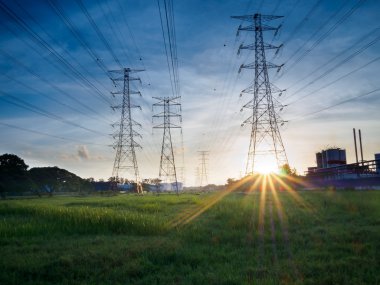 Yüksek gerilim sonrası veya yüksek gerilim kule yeşil alanında Butterworth, Penang, Malezya