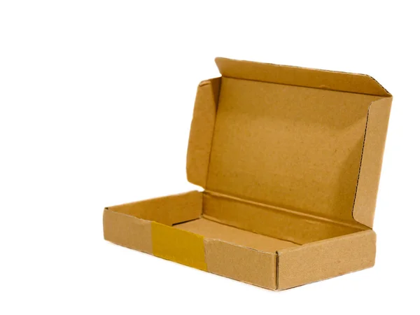 Caja de embalaje de cartón abierta sobre fondo blanco —  Fotos de Stock