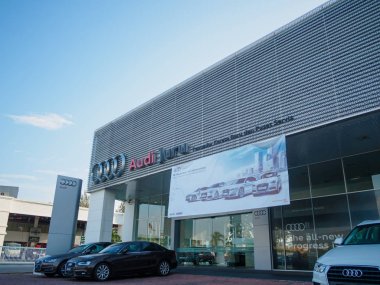 Auto City, Penang, Malezya - 17 Aralık 2016: Audi showroom ve Office resmi satıcısı. Lüks araçlar Bavyera tasarımlar bir Alman otomobil üreticisi Audi olduğunu