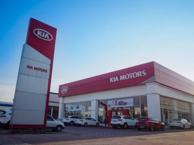 Auto City, Penang, Malezya - 17 Aralık 2016: Resmi satıcı Kia Motors ofisi. Kia Motors Güney Kore'nin ikinci büyük otomobil üreticisidir