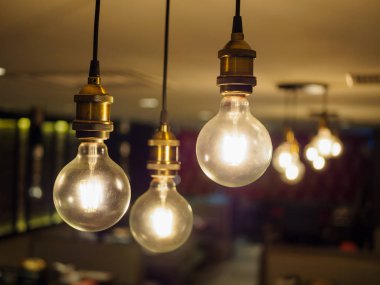 Klasik lamba, evde ampul dekoru.