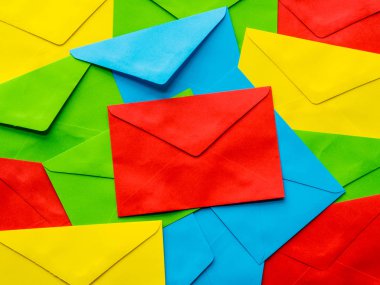 renkli kapak arka plan. Çoklu zarf ve mektup renkli bir arka plan olarak