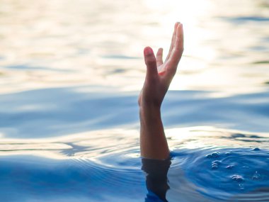 Kurban, el yardım adam boğulma boğulma. Başarısızlık ve kurtarma kavramı.