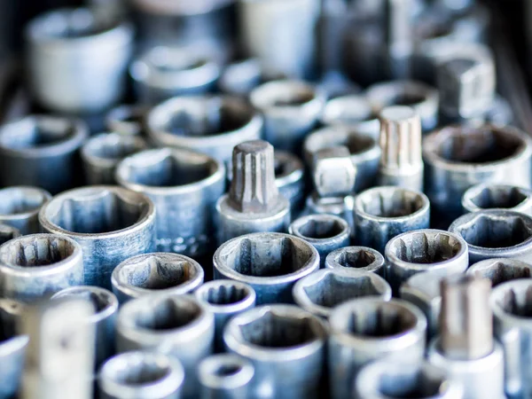 Closeup farklı boyut otomobil yedek parçaları bir araya getirmek çok.