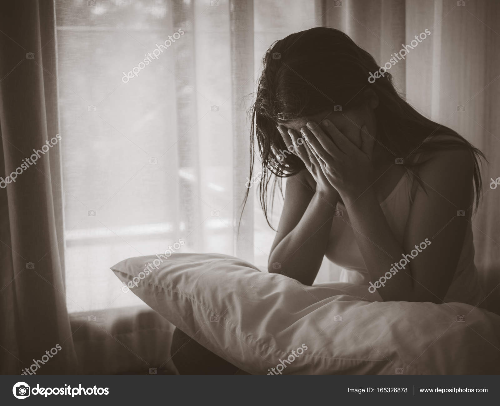 1.200+ Mulher Em Depressão E Desesperado Chorando Em Preto Escuro