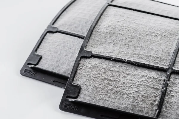 Üzerinde Klima filtresi, çok kirli toz yumuşak odak.