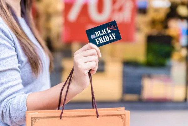 Kredi kartı ve alışveriş torbaları, 