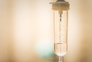 Hastanede hasta için tuzlu çözüm damla kapatın 