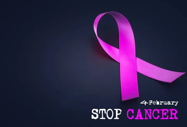 Sensibilisation Ruban Violet Sur Fond Noir Pour Journée Mondiale Cancer — Photo