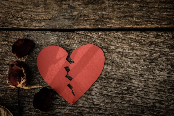 壊れた心、愛、ウェディング、バレンタインデーのコンセプト. — ストック写真