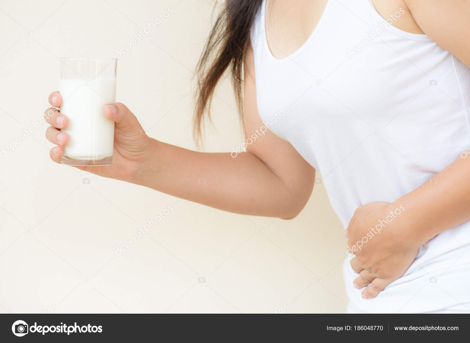 Молоко и токсины. Непереносимость лактозы молоко. Непереносимость молока. Растительное молоко. Молоко для желудка.