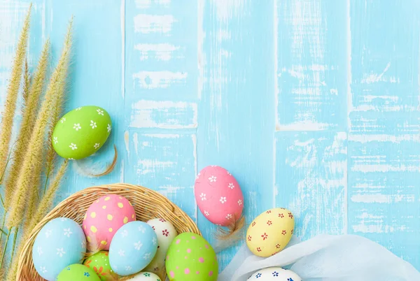 Happy easter! Colorful of Easter eggs in nest with paper star — Stock Photo, Image