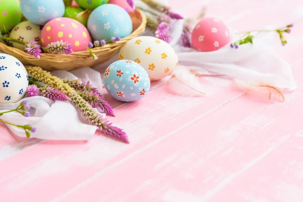 Happy easter! Colorful of Easter eggs in nest with paper star, — Stock Photo, Image