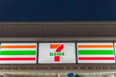 Banglamung, Chonburi /Thailand - Nisan 22, 2018:7 Eleven alışveriş