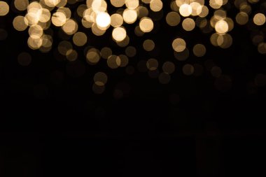 Siyah arkaplan ile soyut altın bokeh