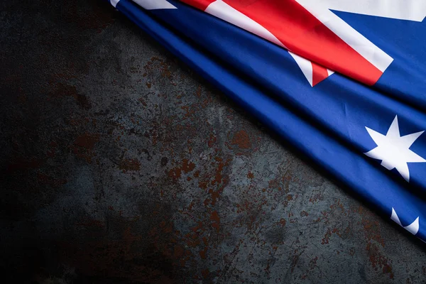 Australië dag concept. Australische vlag met de tekst Happy Australia dag tegen een zwarte stenen textuur achtergrond. 26 januari. — Stockfoto